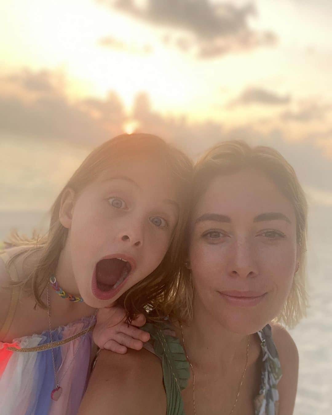 のインスタグラム：「Forever 🎀 . . . . #happybirthday #iloveyou #oliviarose」