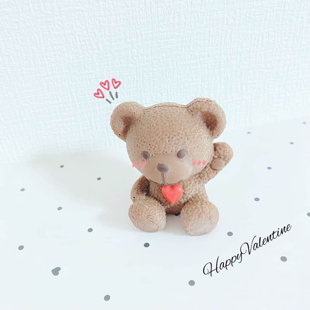 稲垣香織のインスタグラム：「・ ・ ・ 🧸🧸🧸  ♥️Happy Valentine♥️  AKBバレンタインで17LIVEさんに頂いた可愛いくまさんのチョコレートです!!🍫 嬉しい🥰 可愛すぎて食べられない〜😍💭  #くまさん #バレンタイン #cacaosampaka」