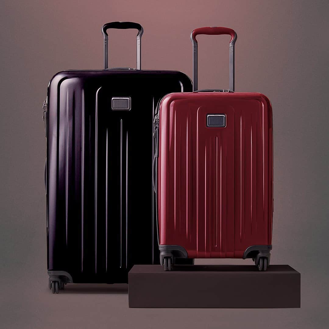 のインスタグラム：「Think of a TUMI V4 case as an IOU—promising adventure and epic voyages together in the not-so-distant future. Discover more last-minute Valentine's Day gifts in store. 🖤❤️」