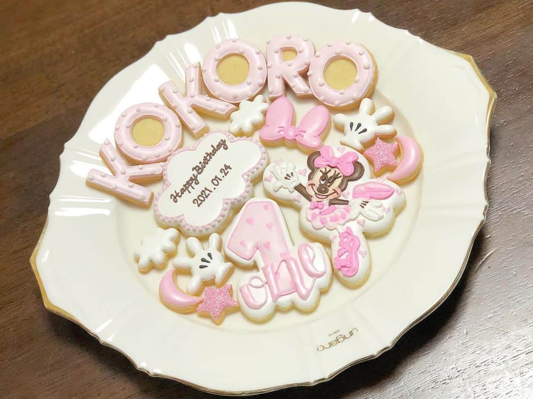 西木恵美里さんのインスタグラム写真 - (西木恵美里Instagram)「女の子🎀かわいい、、🤤 ありがとうございました👏🏻👏🏻💕  #アイシングクッキー  #バースデークッキー」2月14日 23時56分 - kamiyaemily