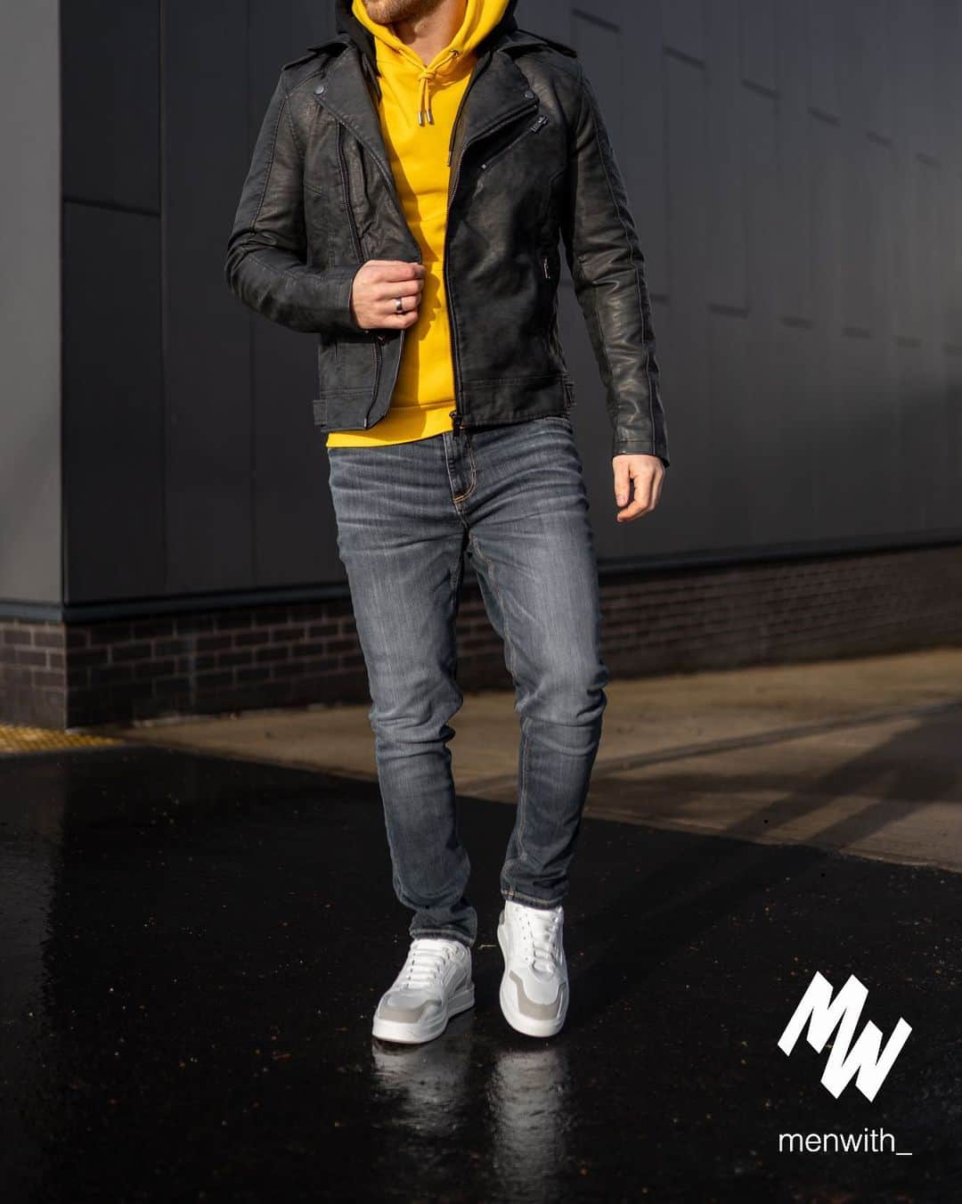 Men Withのインスタグラム：「Cool photo of our dear friend @dannygibbons90 👌🏽 #menwithstreetstyle」