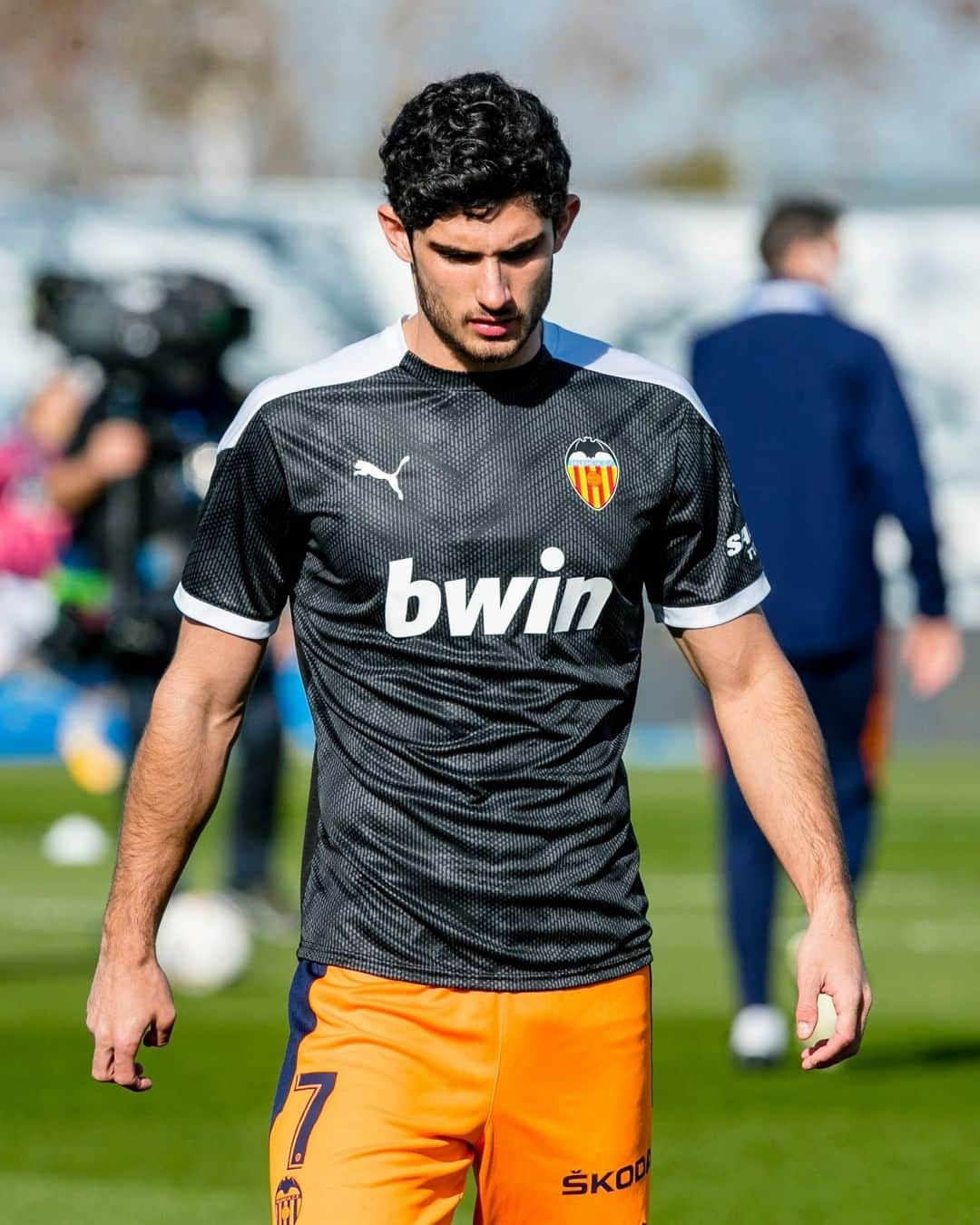 バレンシアCFさんのインスタグラム写真 - (バレンシアCFInstagram)「Preparados para el #RealMadridValencia 💪 🦇  @sailuntyrehq #AMUNTValencia #ValenciaCF #VCF #LaLiga #MatchdayVCF」2月15日 0時07分 - valenciacf