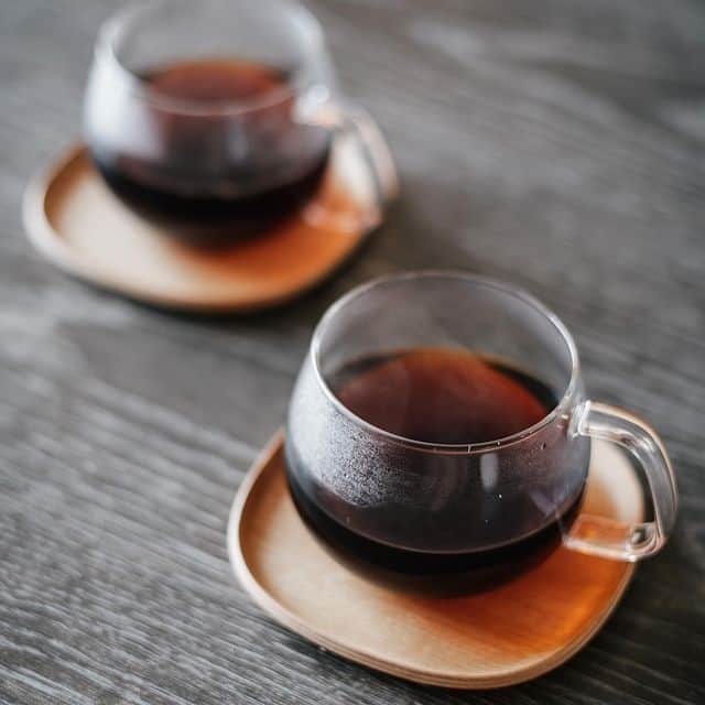 Blue Bottle Coffeeのインスタグラム：「Today, we celebrate love of all kinds. ⁠ ⁠ At Blue Bottle we believe every day is a good one to connect over coffee, whether with yourself or anyone else you love. But what better time than chilly February to give ourselves a little extra warmth. May today—and every day—bring you closeness and companionship, be it with your next good read, single origin, or oldest friend. 💙 📸 @quarantine.caffeine⁠」