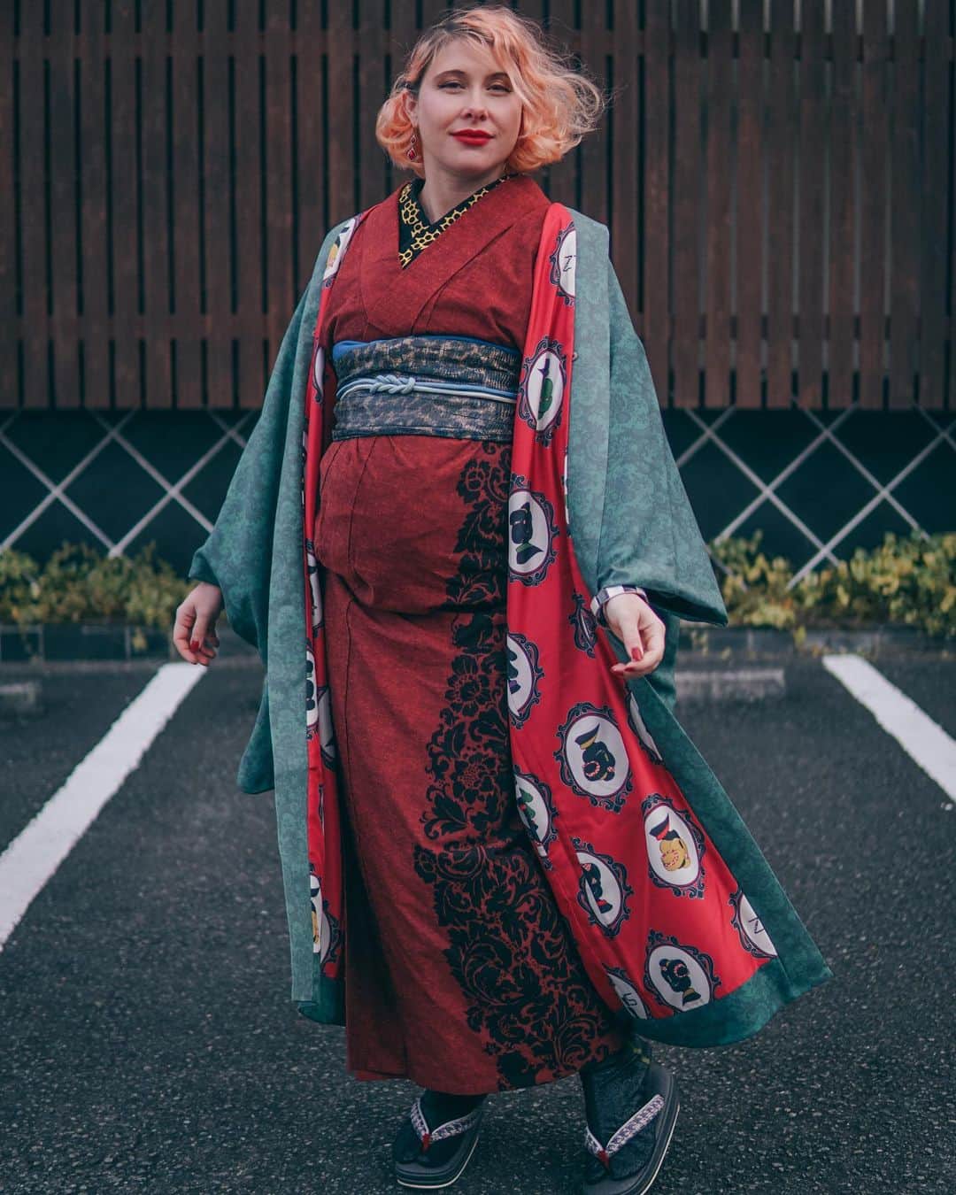Anji SALZさんのインスタグラム写真 - (Anji SALZInstagram)「🦄 Unicorn captive in Edo? 🤔 New design haori jacket in store at salz-tokyo.com 💫  Inspired by antique kimono as well the elaborate artwork on the insides of men’s kimono jackets this is yet another “East meets West” item from the heart 👘❤️ The lining features the SALZ Nihongami cameo ladies.   A lightweight and comfortable kimono jacket for ladies or gents (with shorter sleeves) to be worn with kimono or western clothing.💕  江戸時代にユニコーン🦄❓ SALZオリジナル羽織をオンラインショップにアップしました❤️  男性羽織の羽裏やアンティーク着物にインスパイアされた長さ。着物や洋服に合わせても良い。希望でしたら、寸法を合わせることも可能です。 💫Salz-Tokyo.com💫  #salztokyo #kimono #haori」2月15日 0時02分 - salztokyo