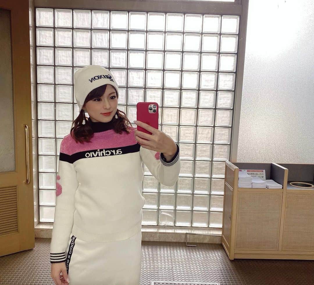 坂之下侑子のインスタグラム：「📸🐞⛳️🤍 #アルチビオ  #archivio #スリクソン #srixon #zstar #zstarxv #てんとう虫 #可愛い #自撮り #プロゴルファー #女子プロゴルファー #ゴルフ #golf #gn #🤍🤍🤍」