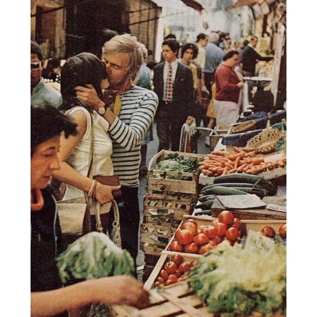 アダムのインスタグラム：「A bit of love.⁠ France, 1972.」
