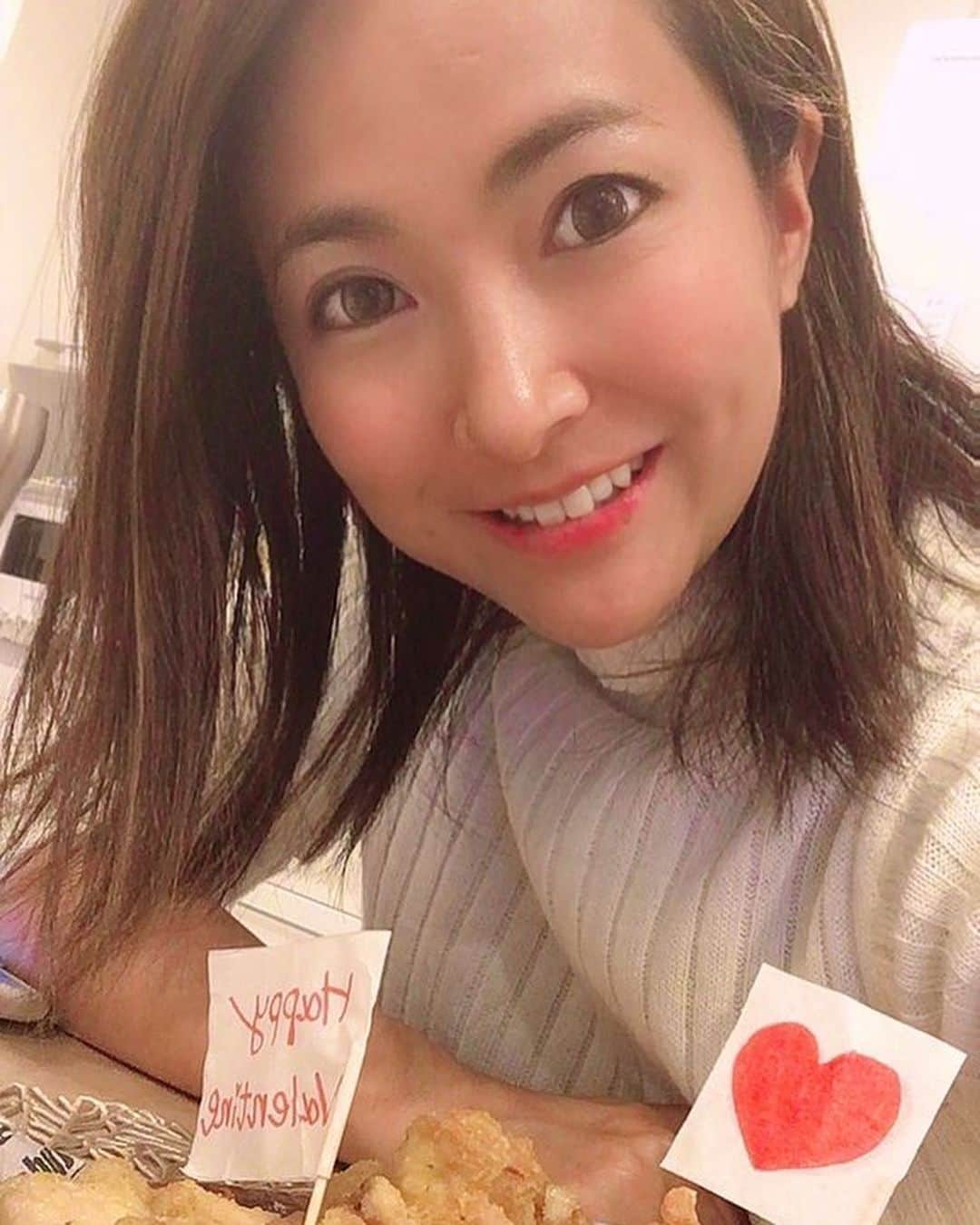 erikaのインスタグラム：「旦那様からのバレンタインの要望は【唐揚げ】でした❤️  お安い御用🧸笑  #happyvalentinesday  #久しぶりの自撮り #照れ臭い」