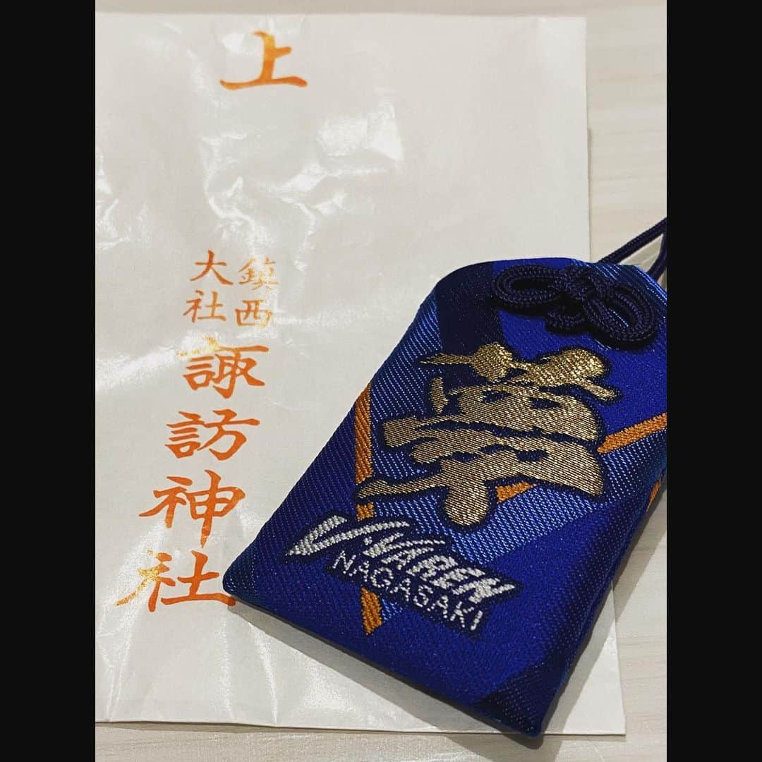 徳重健太さんのインスタグラム写真 - (徳重健太Instagram)「今日は必勝祈願&決起集会へ行ってきました‼︎  必勝祈願では諏訪神社で今年の目標が達成できるよう祈願をこめました🙏  決起集会では制限された中でしたが、今年初めてファン、サポーターの方々と直接触れ合う事が出来て嬉しかったです‼︎ 本番前、強烈な睡魔に襲われて控え室でうたた寝をしていたのですが、会が始まると眠気が吹っ飛びました‼︎  今日の決起集会に来られなかった方々ともまたスタジアムでお会い出来るのを楽しみにしています‼︎  おやすみなさい💤  #徳重健太」2月15日 0時11分 - tokushigekenta