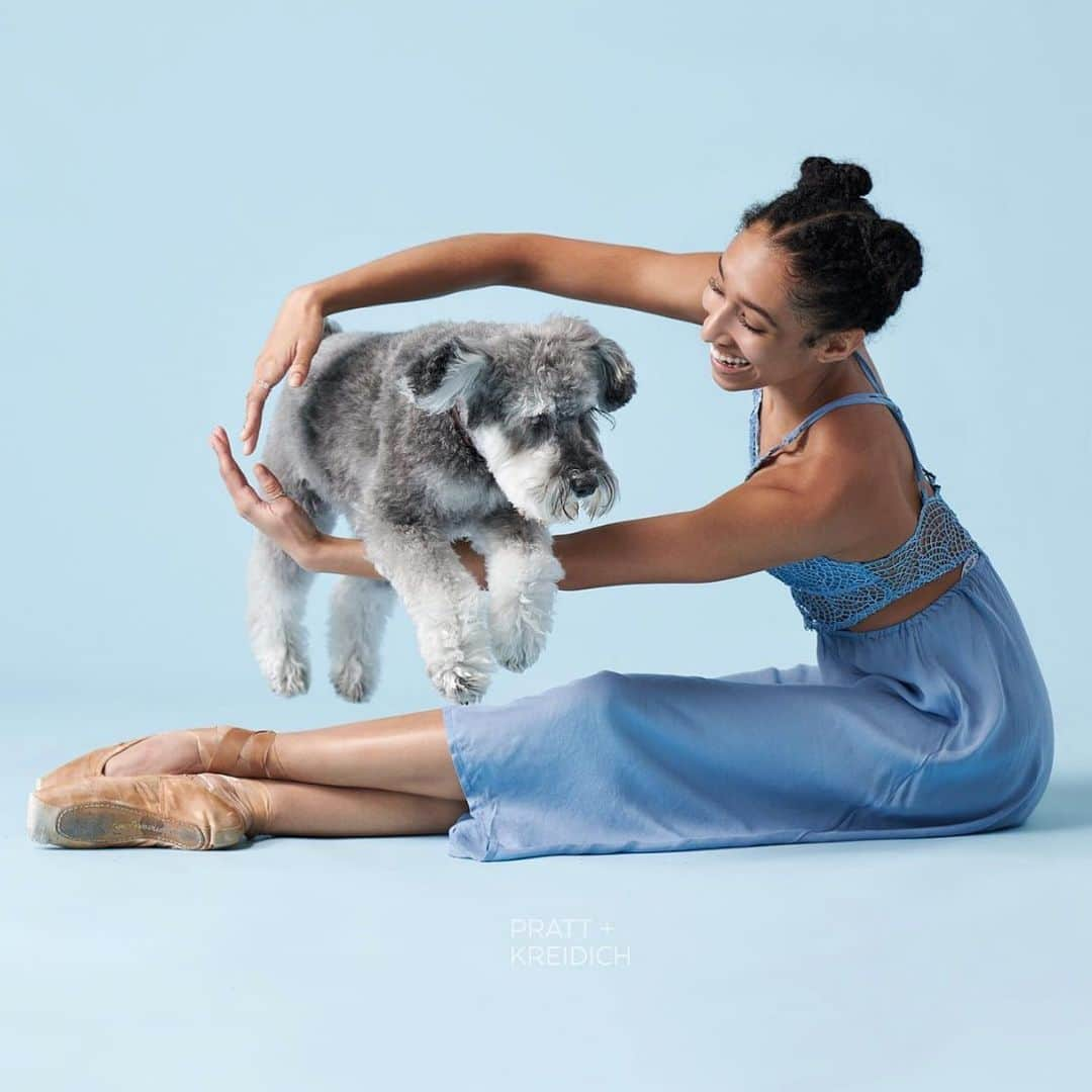 Ballet Is A WorldWide Languageさんのインスタグラム写真 - (Ballet Is A WorldWide LanguageInstagram)「Happy Valentine’s Day to all 💙 @erica_lall by @dancersanddogs   #ericalall #worldwideballet #dancersanddogs 💕✨🤍」2月15日 0時11分 - worldwideballet