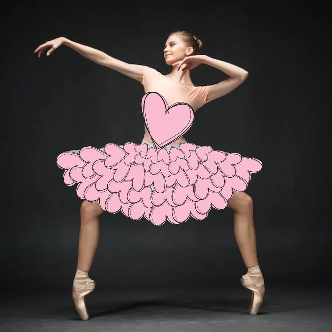 ダリア・イオノワのインスタグラム：「Всем Любви!  Happy Valentine’s Day 💘 // ph: @darianvolkova  muah: @dariamalahova   _______________________________________  #spb #saintpetersburg #mariinsky #mariinskytheatre #mariinskyballet #mariinskydancer #vaganovastudents #ballet」