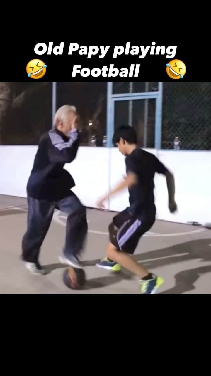 ショーン・ガルニエのインスタグラム：「Who has ever seen this video ? ✅ #Football #SeanGarnier #GrandPa #Urbanballer #Prank」