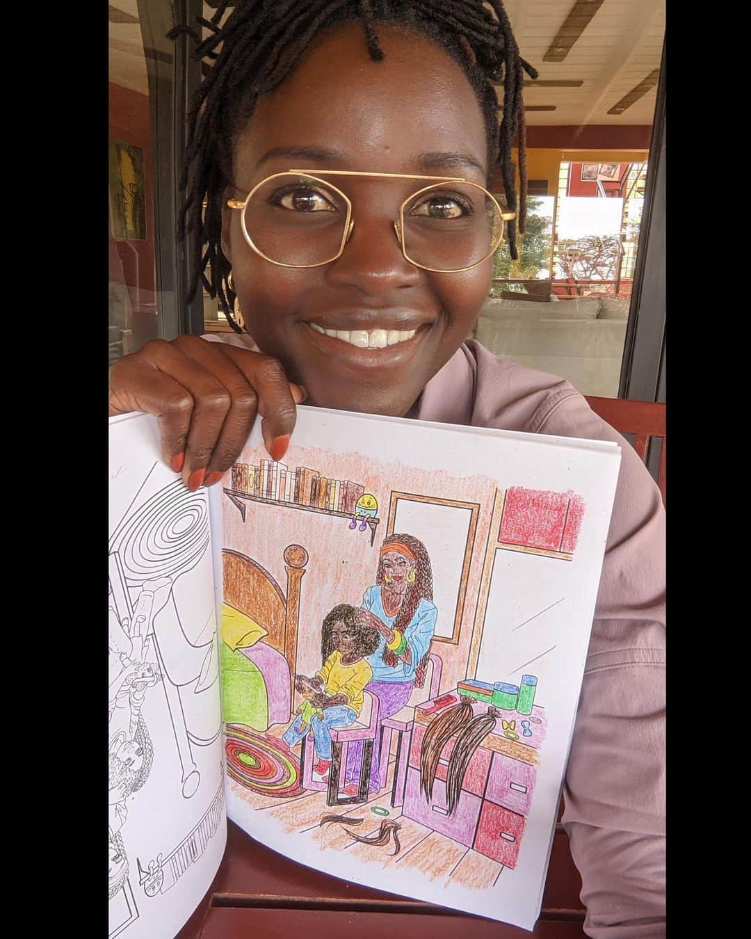 ルピタ・ニョンゴのインスタグラム：「Love is... having different colors for different people.   Featuring More Than Peach multicultural and rainbow crayons @morethanpeachproject  &  Me & My, A Coloring Book For Mom and Daughter, by Latoya Nicole (@_thechicboss_).   #PromotionFromTheHeart #BlackOwnedBusiness」