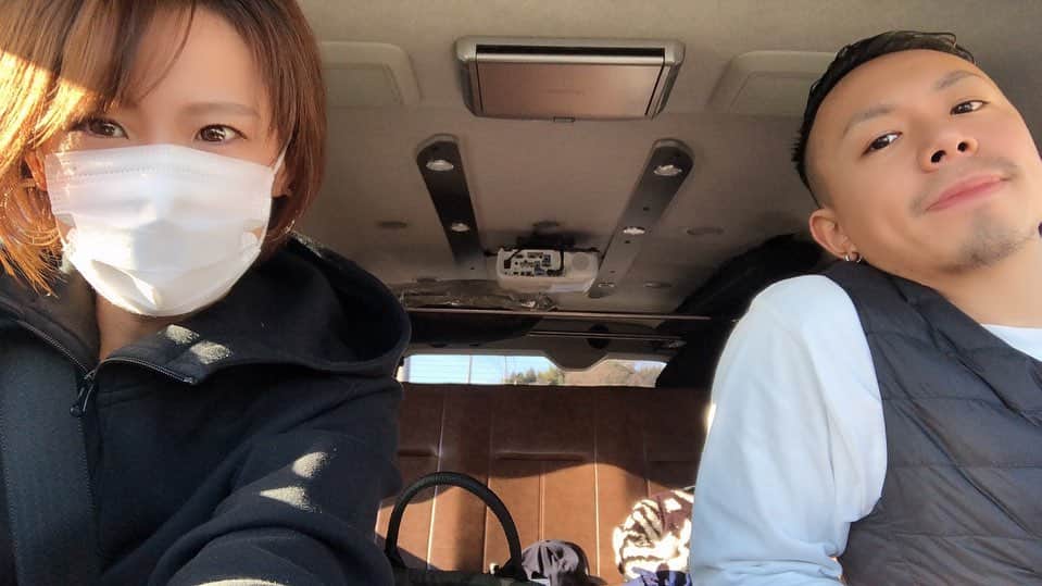 野中泰輔のインスタグラム：「Happy Valentine Day🍫 俺が九州にいるからわざわざチョコをクール便で送ってくれた！！ ありがとう🙏 お返しは100万倍返しでお願いと言われたので今から考えます😂😂  #bboytaisuke #バレンタイン」