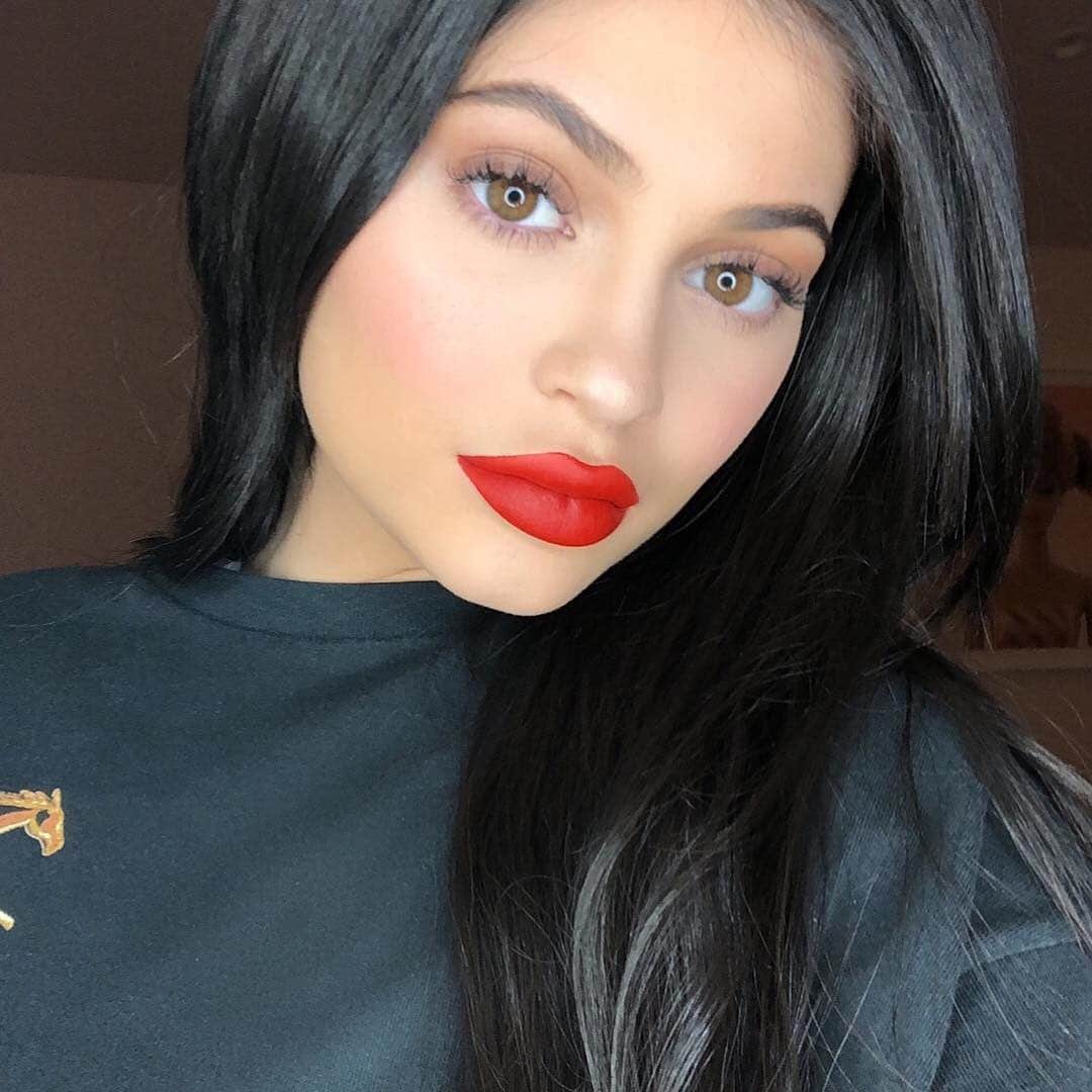 Kylie Cosmeticsさんのインスタグラム写真 - (Kylie CosmeticsInstagram)「Happy Valentine's Day 💝 Swipe for some of our favorite V-Day lippies on boss bae @kyliejenner ✨ ⁠⁠」2月15日 0時31分 - kyliecosmetics