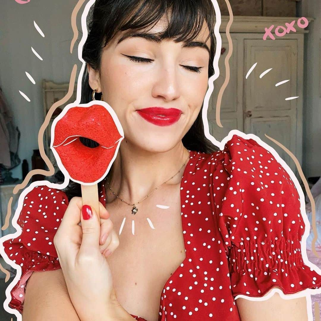 LUSH Cosmeticsさんのインスタグラム写真 - (LUSH CosmeticsInstagram)「Blowing you all a *virtual* kiss😘  Happy Valentine's Day, Lushies.  📸  @ingonoir, @justkeepsoaking, @crueltyfreebecky and @srslyshelbs ❤️   #selfcare #metime #vegan #sustainable #valentinesday」2月15日 0時32分 - lushcosmetics