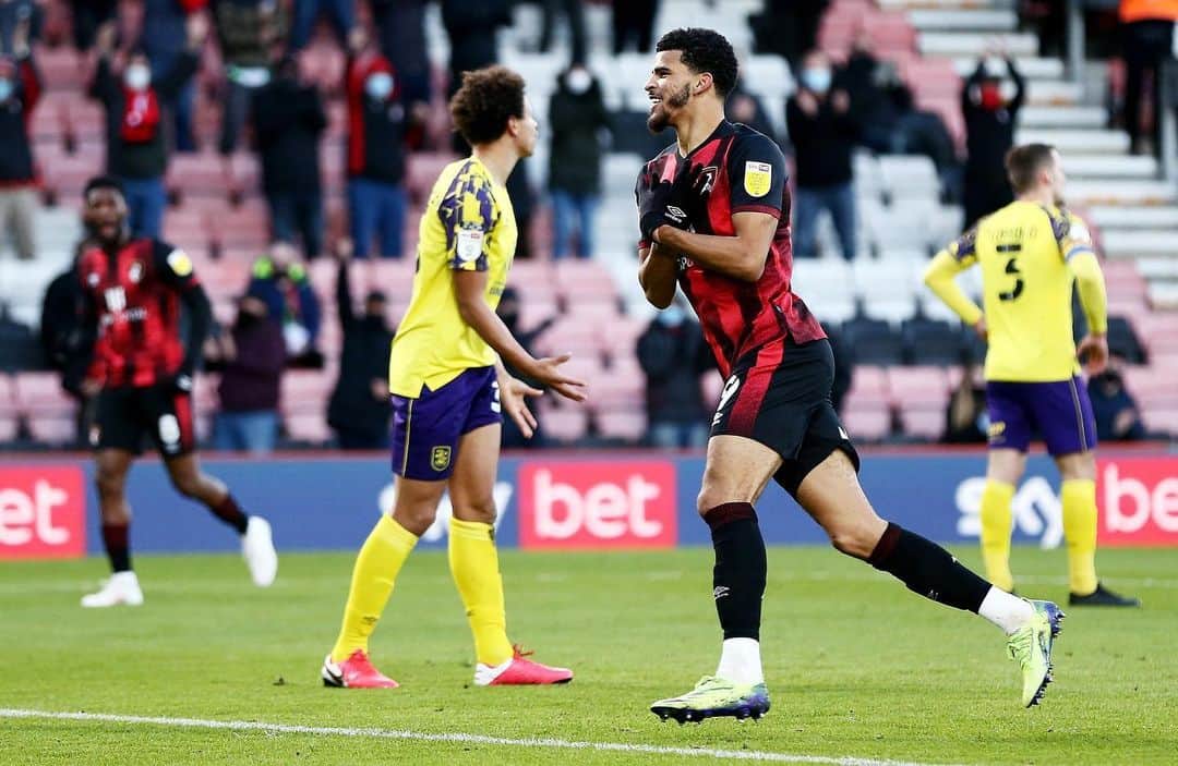 ドミニク・ソランケのインスタグラム：「Missing playing so much. Can’t wait to get back on the pitch🦋.」