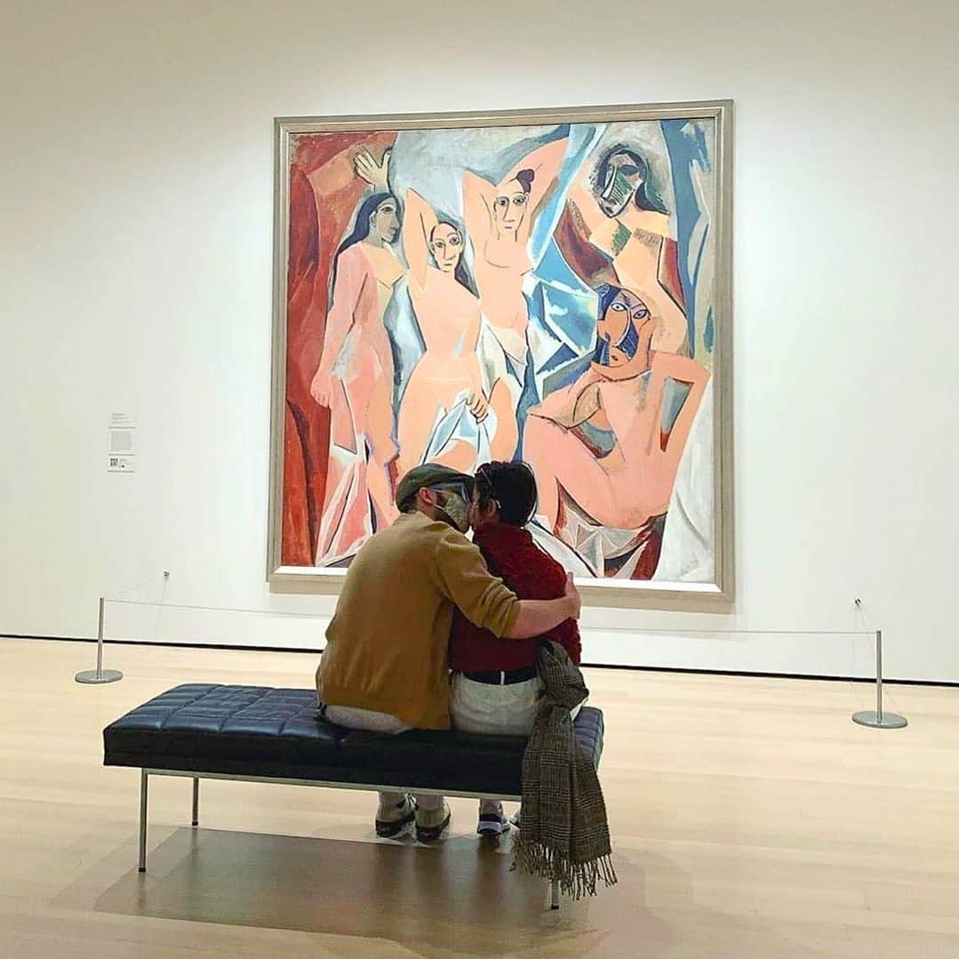 ニューヨーク近代美術館のインスタグラム：「Snapshots from a year full of love at MoMA 💕  Spend the long weekend with great art and the important people in your life. Reserve your timed tickets at the link in our bio. #ValentinesDay — 📸 @rafacores 📸 @caffetti_  📸 @nataliebud  📸 @candy_denise  📸 @vanessa_ladisa  📸 @jadeyogunnaike  📸 @yoonahoh  📸 @eshvecova  📸 @haidar_khan25  📸 @joao_coutinho」