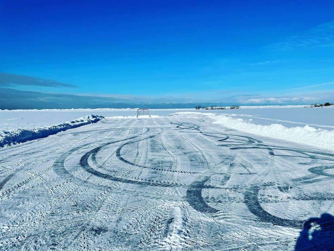 リック・ホフマンさんのインスタグラム写真 - (リック・ホフマンInstagram)「Hockey in the backyard #winter」2月15日 0時39分 - rickehoffman