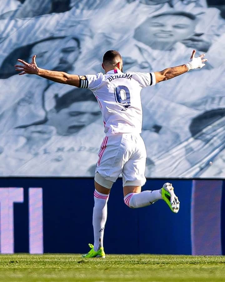 LFPさんのインスタグラム写真 - (LFPInstagram)「🤍 @realmadrid’s number 9⃣. 🕊  🤍 ¡El 9⃣ del Real Madrid! 🕊  #Benzema #RealMadrid #RealMadridValencia #LaLigaSantander #LaLiga #YouHaveToLiveIt #HayQueVivirla」2月15日 0時51分 - laliga