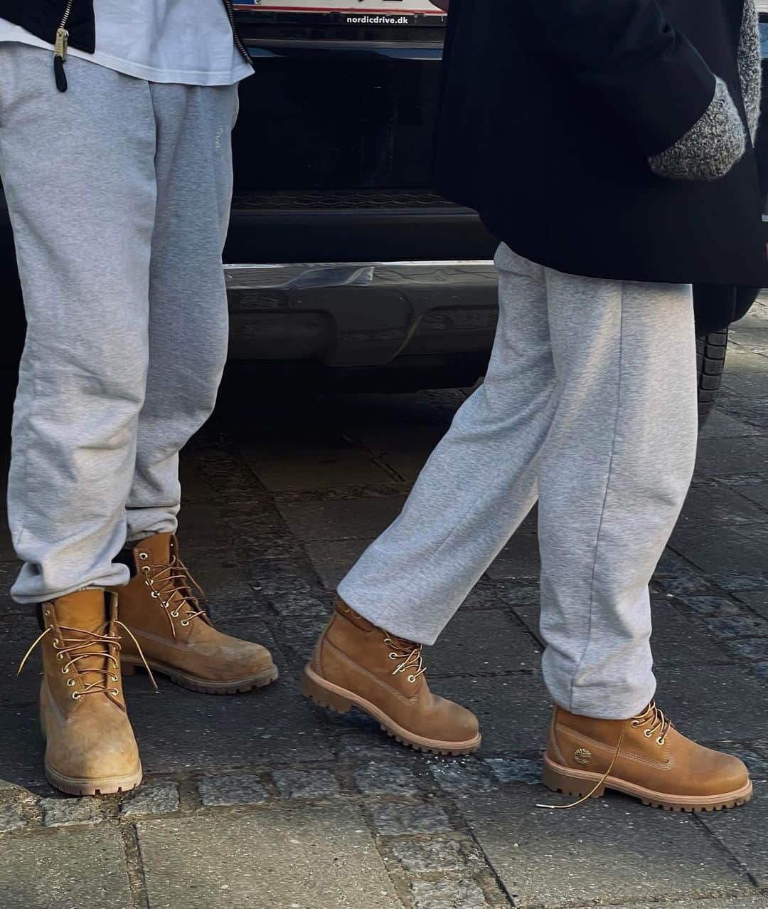 ペニーレ・タイスベックのインスタグラム：「...unintentionally wearing the same #whathappensduringquarantine」
