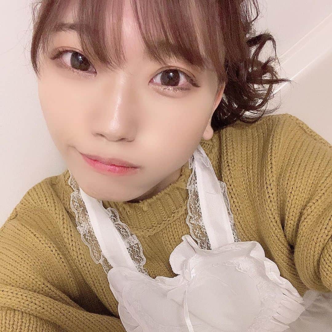 石原美沙紀のインスタグラム：「自撮りに使おうと思って買ったエプロン☺️☺️☺️お菓子作りはこれから練習、、、ガトーショコラつくるのはすき、、、#instagood #instalike #instafashion #japanesegirl #cute #自撮り #自撮り女子  #ガーリー  #アイドル #地下アイドル #今日のコーデ #ファッション #selfie #followｍe #likeforlikes  #ピンクヘアー #ピンクブラウン #ヘアアレンジ #ヘアスタイル #サロンモデル #salon #salonmodel」