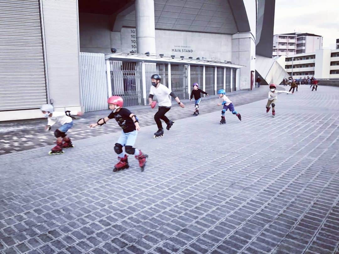 安床エイトのインスタグラム：「Speed Skate. #inlineskate #rollerblading #ASCスクール #ASCschool #EitoYasutoko」