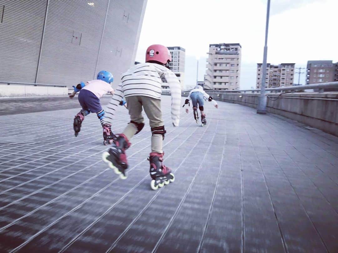 安床エイトさんのインスタグラム写真 - (安床エイトInstagram)「Speed Skate. #inlineskate #rollerblading #ASCスクール #ASCschool #EitoYasutoko」2月15日 10時19分 - eitoyasutoko