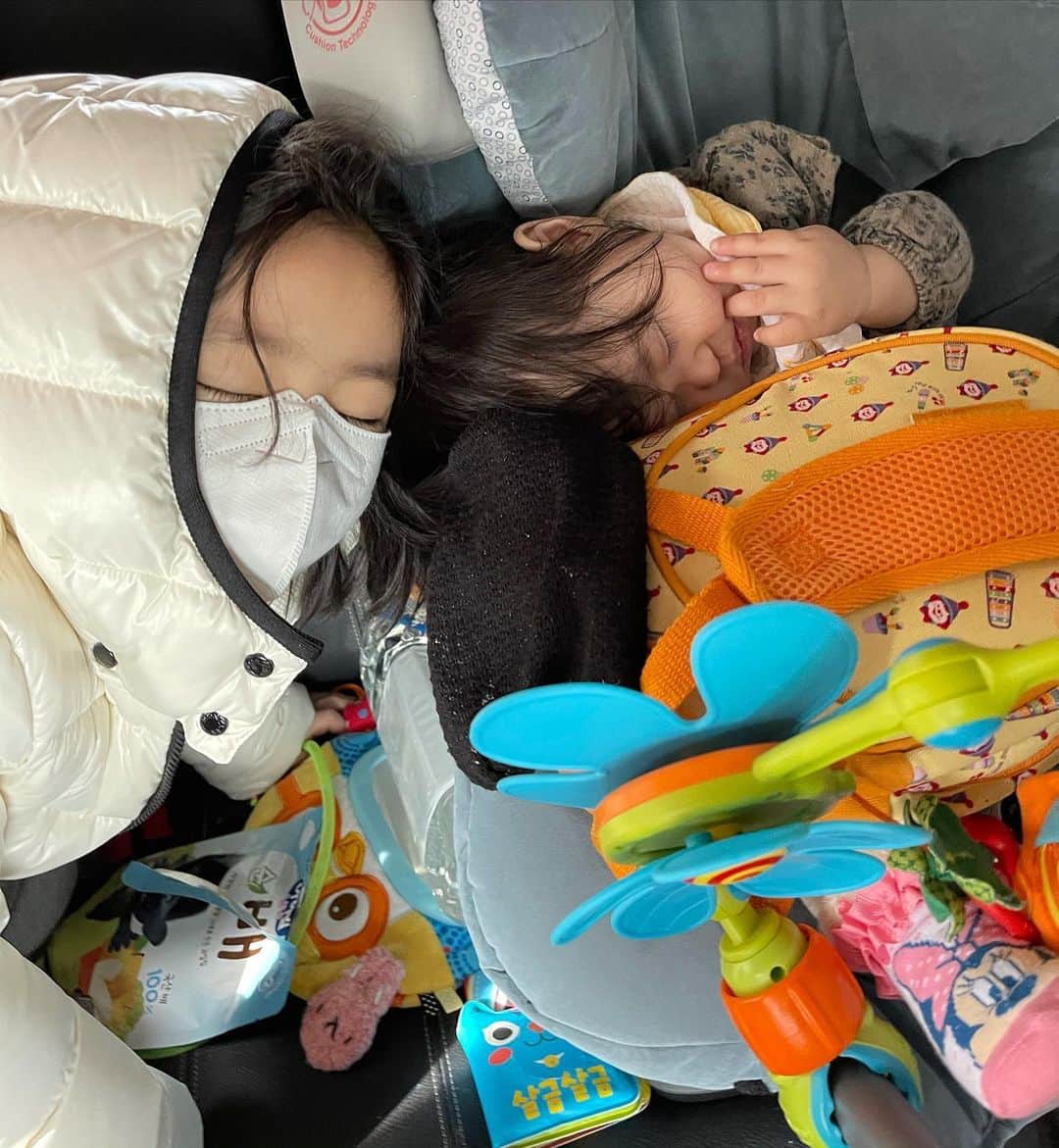 イ・ユンジのインスタグラム：「4일행복했오.근데쪼오끔길더만. 헤헤 #사랑해얘들아#라니소울」