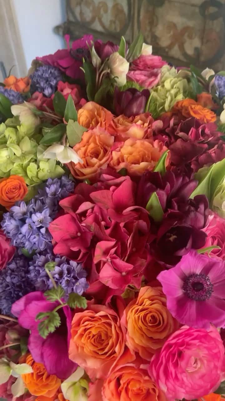 アリス+オリビアのインスタグラム：「Husband I love you ! @eric_eisner28 and when you check Instagram next month you will see how much I love these flowers! ❤️🥰」