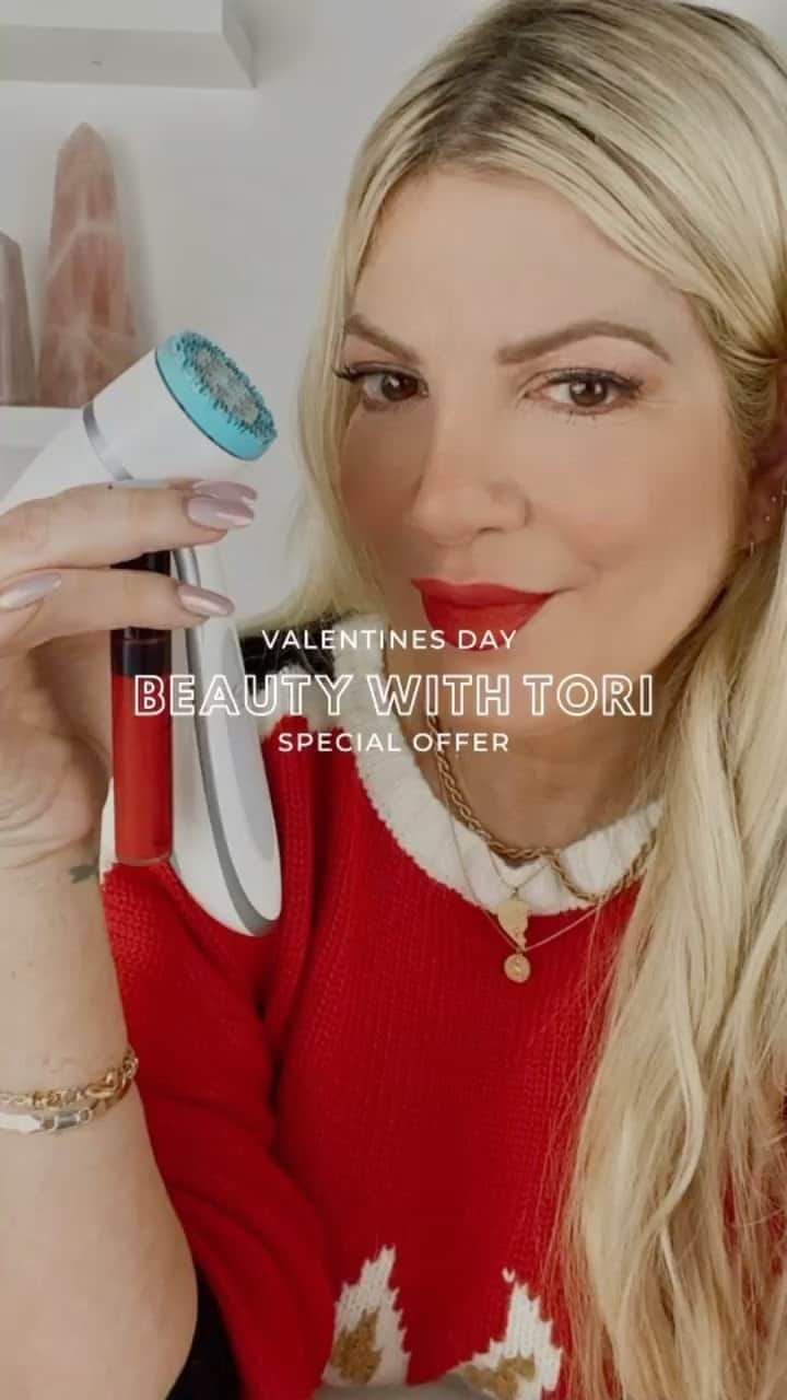 トリ・スペリングのインスタグラム：「Happy Valentines Day❣️ Be sure to check out our Valentine’s Day special. Not only do you get $20 off the purchase of any Lumi spa package, you can also choose a FREE  PowerLips (worth $25)👄. Enter code save20 at check out and let us know which color you would like in comments.  Let’s CelebraTORI YOU today😘#valentinesday #valentinesdaygift #selfcare #selflove」