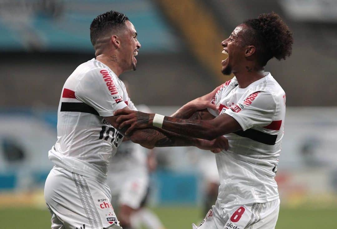 São Paulo FCさんのインスタグラム写真 - (São Paulo FCInstagram)「Vitória em Porto Alegre: Grêmio 1x2 São Paulo!  ⚽️ Tchê Tchê ⚽️ Luciano  Próximo jogo: São Paulo x Palmeiras, sexta-feira (19), 21h30, no Morumbi.  📸 Rubens Chiri / saopaulofc.net  #VamosSãoPaulo 🇾🇪」2月15日 10時37分 - saopaulofc