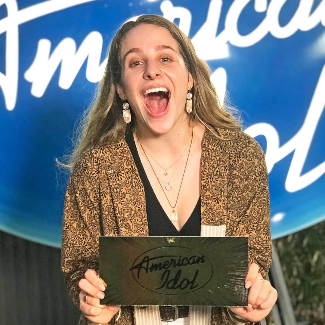 American Idolさんのインスタグラム写真 - (American IdolInstagram)「Those flawless vocals and runs just BLUE us away! Shining light @anileelist is an inspiration. 💙🔆」2月15日 10時46分 - americanidol