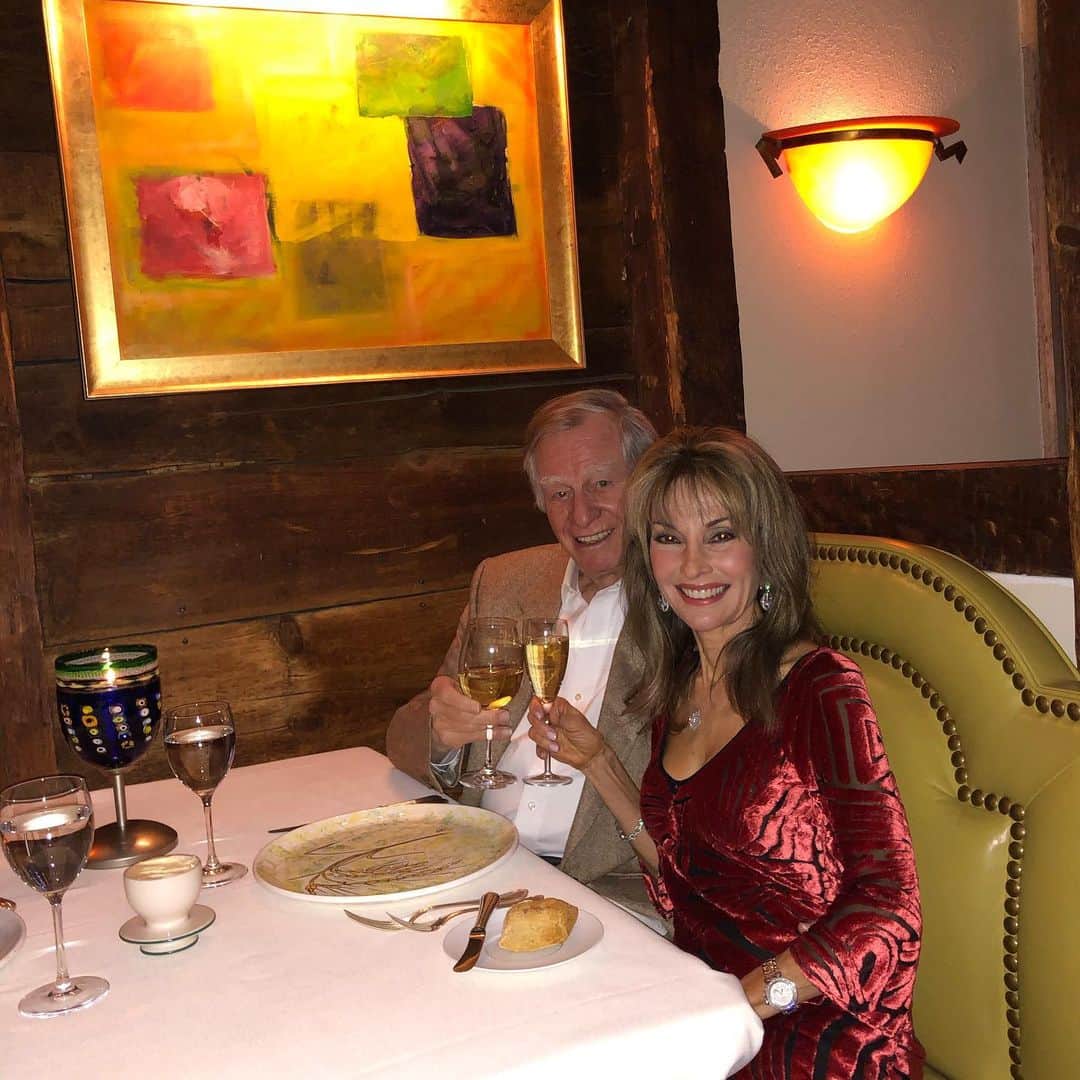 スーザン・ルッチのインスタグラム：「Beautiful dinner at the always spectacular Homestead Inn in Greenwich, Connectecticut!  Exquisite dinner/warm and knowledgable service/roaring fireplace on a very chilly snow-covered night!!!  Happy Valentine’s Day!! ❤️❤️ @thomashenkelmann  @thehomesteadinn」