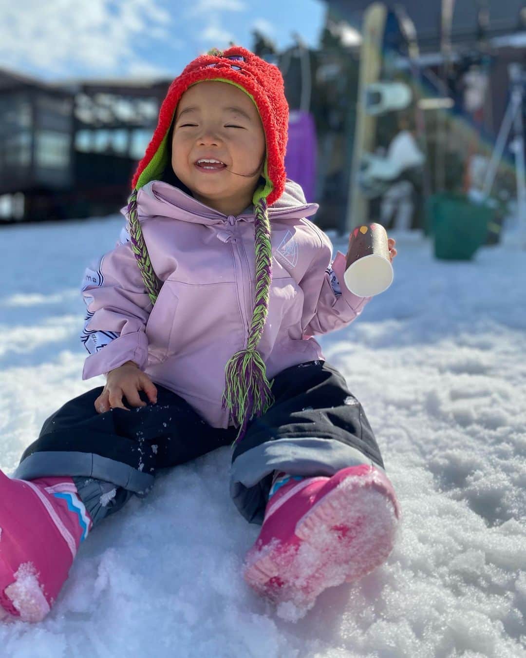 谷口紗耶香さんのインスタグラム写真 - (谷口紗耶香Instagram)「すんごい楽しんでて可愛い写真たっくさん🤳😍 #familytrip #雪遊び#snow」2月15日 10時40分 - saayaamam