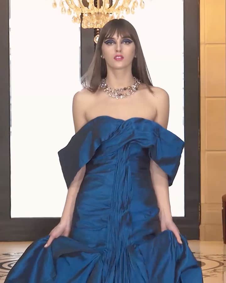 Fashion Weekのインスタグラム：「Watch @RVNGCouture's #NYFW presentation, The Beyond Collection, featuring breathtaking gowns and ready-to-wear garments with extravagant shapes and textures. For more of designer Jordan Stewart’s most imaginative and boundary-pushing collection to date, watch it on nyfw.com now.」