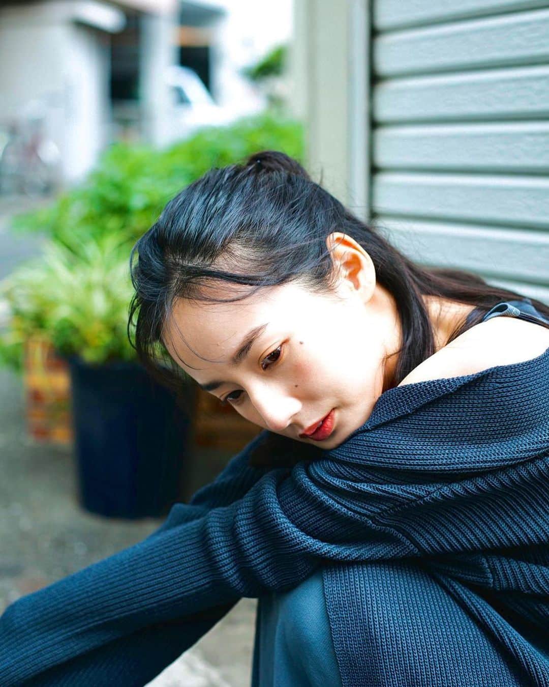 高嶋香帆のインスタグラム：「雨だからお散歩出来ないね🐶  #photo_jpn #レトロ #japanesegirl」