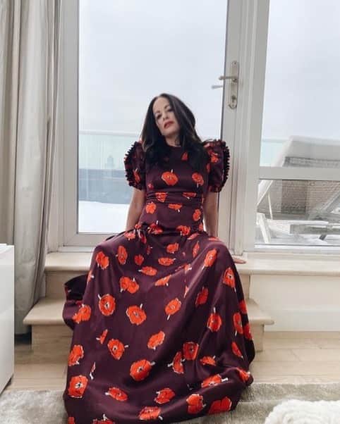 ジル・スチュアートのインスタグラム：「“Will you be my Valentine?”♥️  #jillstuart #loverskiss #valentinesday」