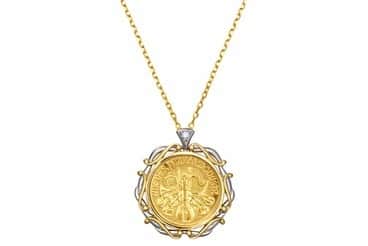 GINZA TANAKA 公式さんのインスタグラム写真 - (GINZA TANAKA 公式Instagram)「・ 【人気のコインジュエリーに新作登場！】  人気のコインジュエリーシリーズから新作登場です。 金貨の枠を飾る5種類の華やかなデザインの新作コインペンダントは、ドレスアップのときにも活躍するエレガントなゴールドジュエリーです。 中央の金貨は純度99.99％のオーストリア造幣局発行ウィーン金貨ハーモニーを採用しています。  ＜左から＞ ①ペンダント（天使からインスピレーションを得た羽モチーフ）  ②ペンダント（国立オペラ座の建築洋式をイメージ）  ③ペンダント（ダイヤ取巻きデザイン）  ④ペンダント（教会のステンドグラスを表現） ⑤ペンダント（音楽モチーフデザイン）   あなたはどれが好きですか？お好きなデザインを数字でお知らせください。  #GINZATANAKA #ginzatanaka #ギンザタナカ #田中貴金属 #田中貴金属ジュエリー #コイン #コインジュエリー #ウィーン金貨ハーモニー #ゴールドジュエリー #ゴールドペンダント」2月15日 10時59分 - ginzatanaka_jp