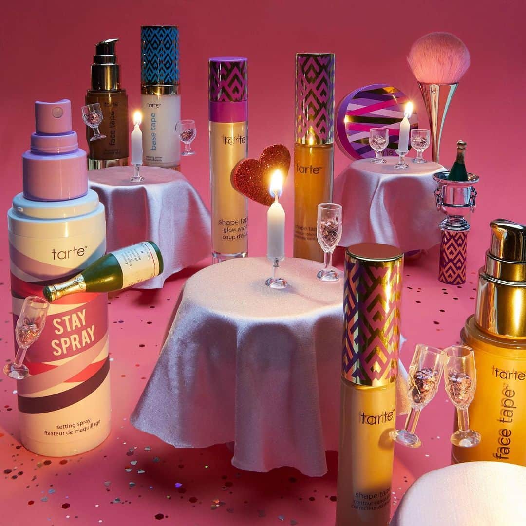 Tarte Cosmeticsさんのインスタグラム写真 - (Tarte CosmeticsInstagram)「Last year's date night versus this year's date night at home 🥂Get a flawless connection that lasts with our longwearing shape tape fam 💜 @ultabeauty #ValentinesDay #crueltyfree #shapetapenation #doubledutybeauty」2月15日 11時11分 - tartecosmetics