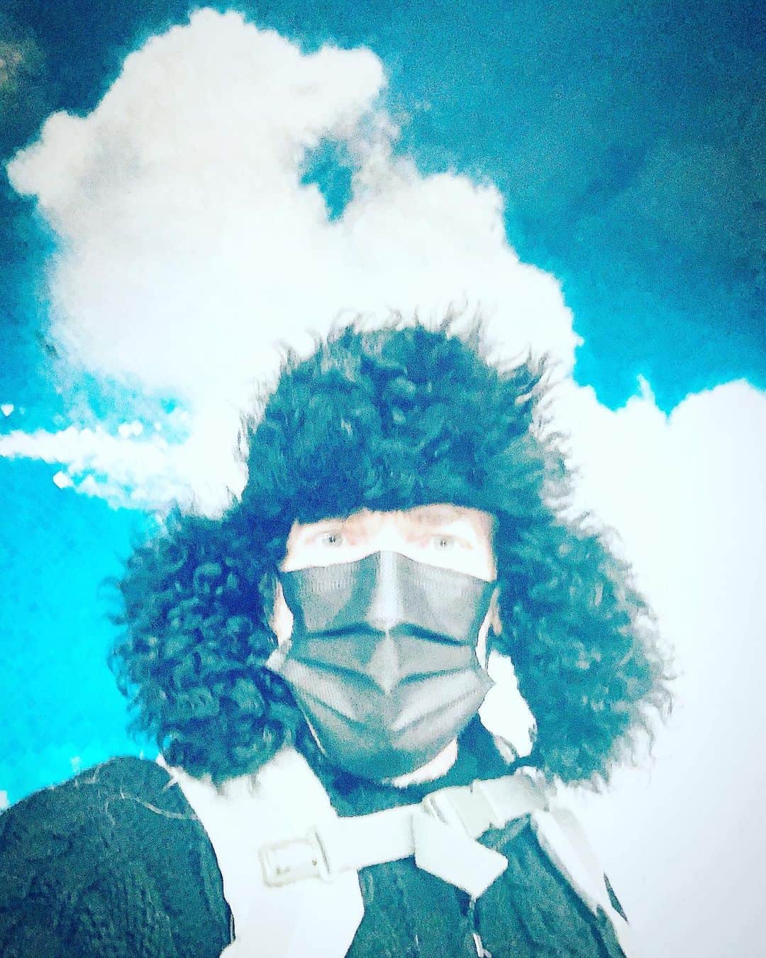 JULIEN D'YSのインスタグラム：「#autoportrait 💙🤍☁️☁️☁️☁️#february14.2021 😷 #newyork -1*❄️❄️❄️❄️❄️❄️❄️❄️❄️❄️」