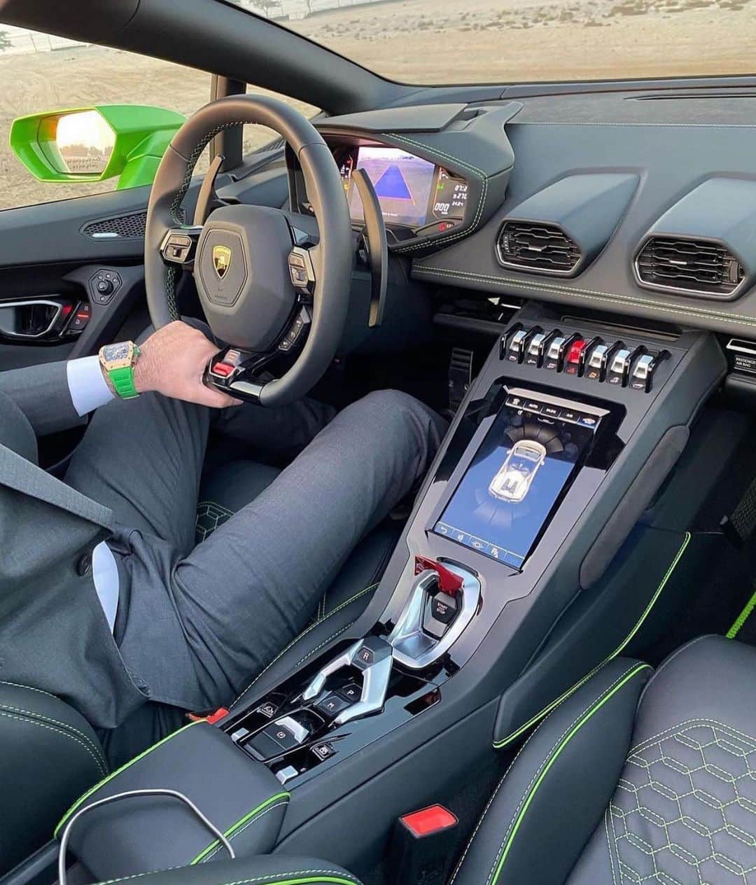 The Luxury Lifestyle Magazineさんのインスタグラム写真 - (The Luxury Lifestyle MagazineInstagram)「Behind the wheel of the Lamborghini Huracan EVO 🔥   By: @karim.supercars, @luxurylifestyleauto」2月15日 11時15分 - luxurylifestylemagazine