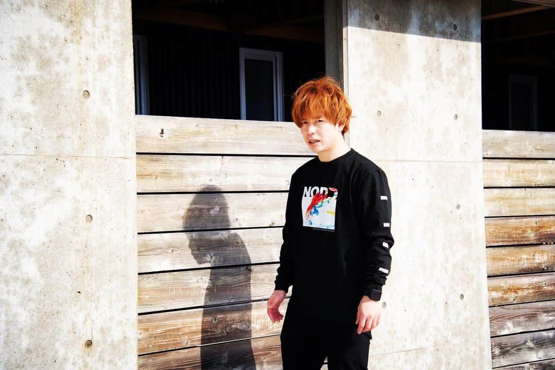 石田太志のインスタグラム：「I’ve got @nodd_jp T-shirt. This is great design. ･ #footbag #taishiishida #freestyle #soccer #follow #worldchampion #performance #performer #instagramer #hackysack #nodd #design #tshirt #sanjo #shitada」