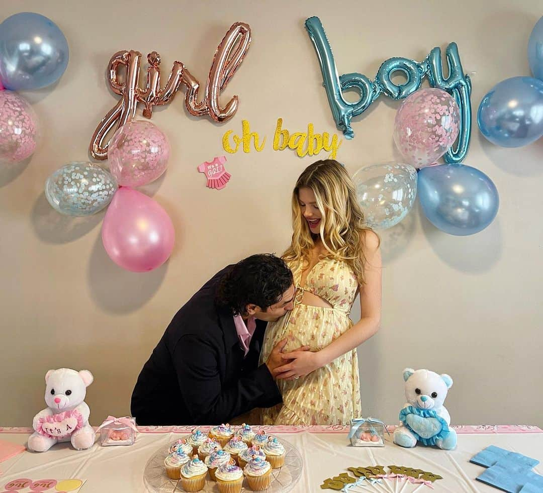 Stephanie Brantonのインスタグラム：「✨What a beautiful Valentine’s Day spent with my amazing fiancée, family and friends on zoom for our gender reveal!! I feel overwhelmed with love and gratitude 🙏❤️👶Swipe right to see what we are having 👶🎉💙💕🤩」