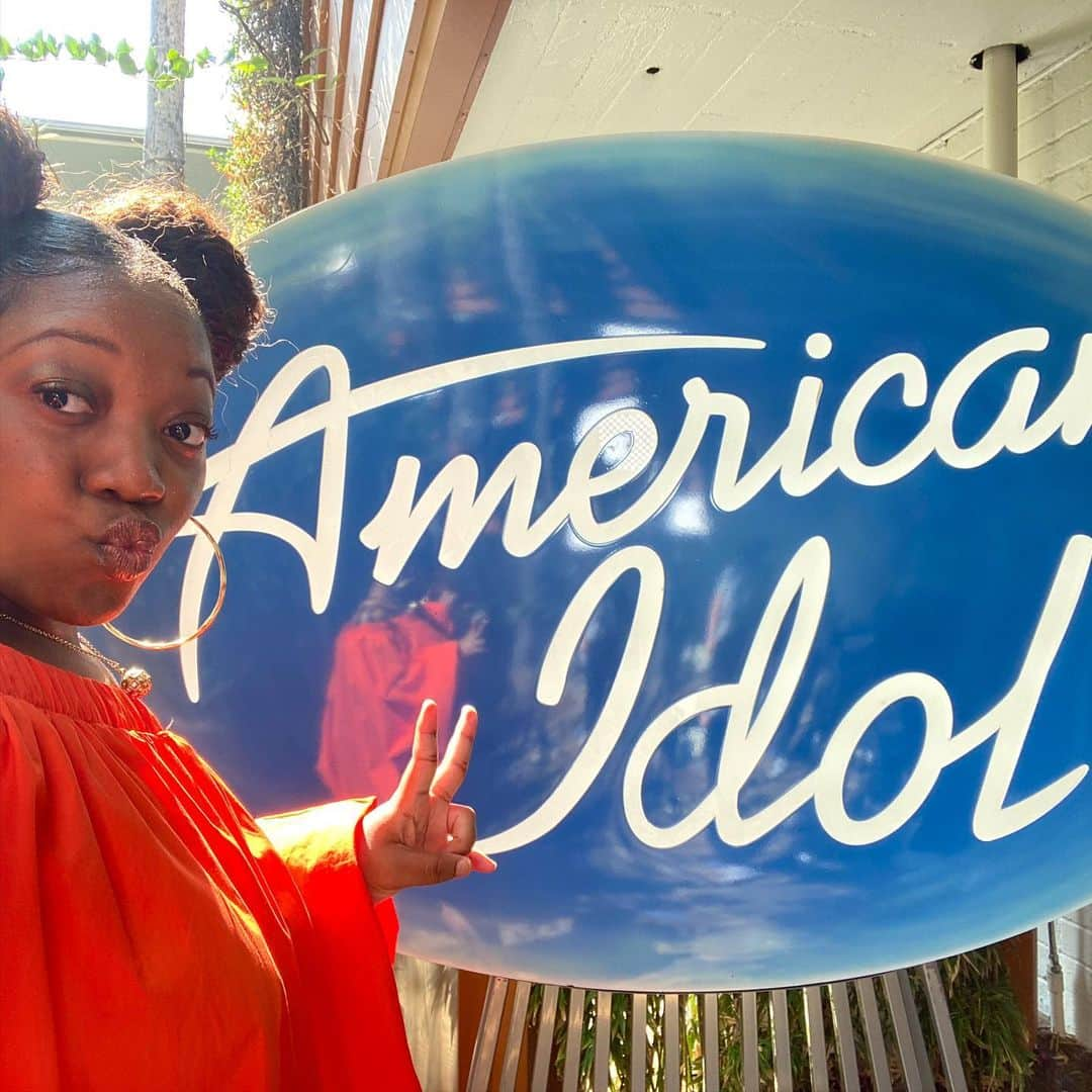 American Idolさんのインスタグラム写真 - (American IdolInstagram)「“Yes, MA’AM!”  @officialniarenee just brought the soul, the sass, and the SAUCE!  🙌🧡」2月15日 11時21分 - americanidol