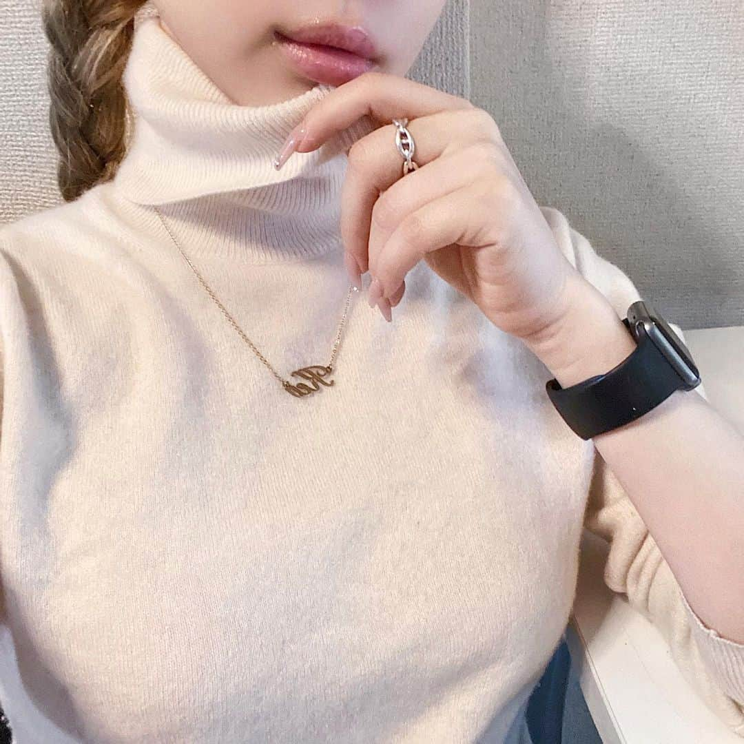 KEIさんのインスタグラム写真 - (KEIInstagram)「new accessory ♡  自分へのバレンタインに 付けてると幸福が訪れると言われている @aixjewelry_official さんで ネームネックレスつくってもらった♡  名前だと人と被らないからすっき♡ . . . .  #aixjewelry #エクスジュエリー #アクセサリー #ネームネックレス #奇跡の」2月15日 11時25分 - kei_oktwins