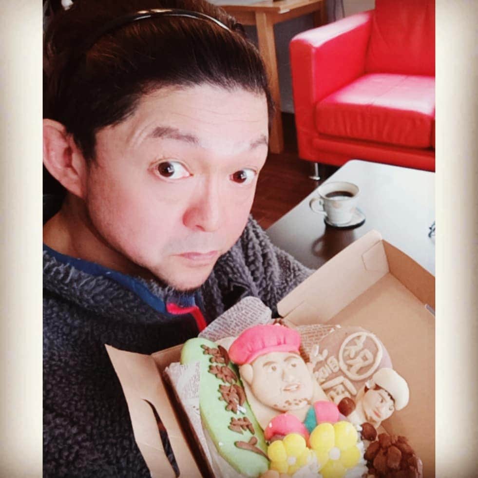 松本隆博さんのインスタグラム写真 - (松本隆博Instagram)「。 本当にありがとう。有難く 頂きます(^_^)(^_^)。 とっても精巧に出来てて且つ 美味い!(^^)!。もったいない けど食べる。 ～人生遊歩道～」2月15日 11時28分 - takam0210