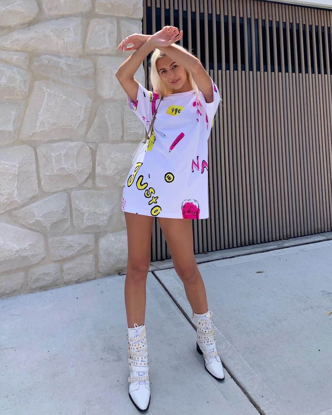 アリスマッコールのインスタグラム：「Style meets ease 💫 #aliceMcCALL」