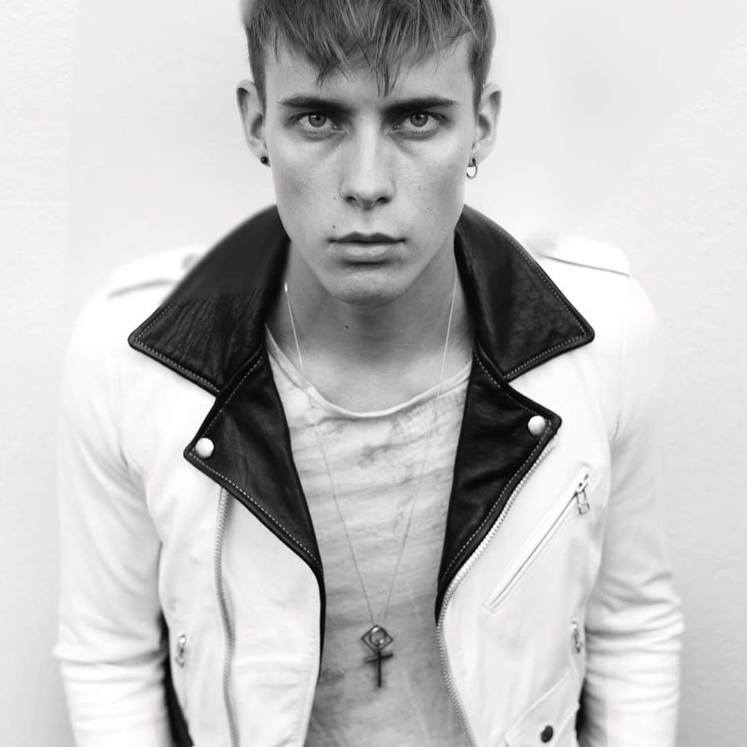 イーチ x アザーのインスタグラム：「WHITE AND BLACK BIKER JACKET / WASHED OUT TEE-SHIRT」