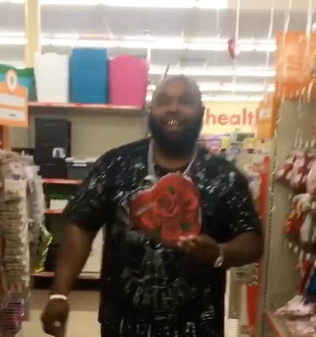チェルシー・ハンドラーのインスタグラム：「I want what he’s offering. Happy #Valentines Day to all of you, and make sure to put that ass in the air if you want a bear ❤️」