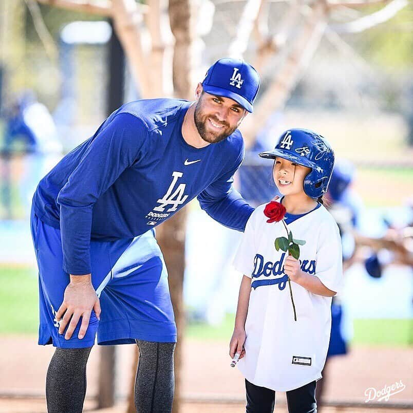 Los Angeles Dodgersさんのインスタグラム写真 - (Los Angeles DodgersInstagram)「Will you be our Valentine? 🌹 ⁣ ⁣ Throwback to last year’s Valentine’s Day at @camelbackranch.」2月15日 2時59分 - dodgers